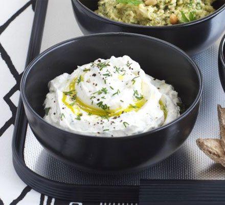 Thick yogurt & herb dip