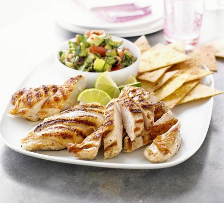 Grilled chicken with spicy guacamole & corn chips