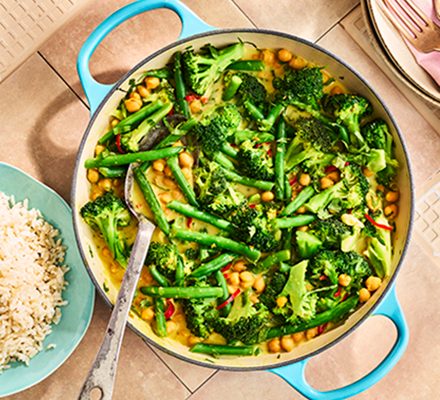 Chickpea, coconut & broccoli stew