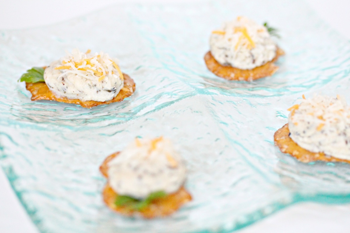 Cheesy Pesto Pretzel Crisps