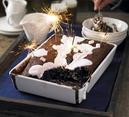 Sticky chocolate pudding with marshmallows