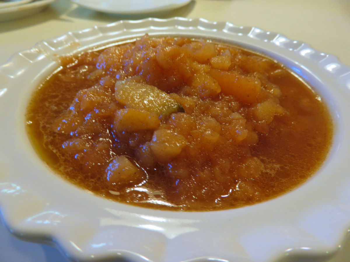 Chunky Cinnamon Applesauce