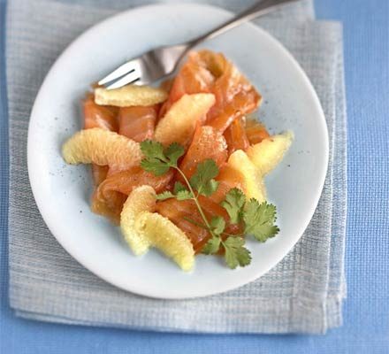 Smoked salmon with grapefruit salad