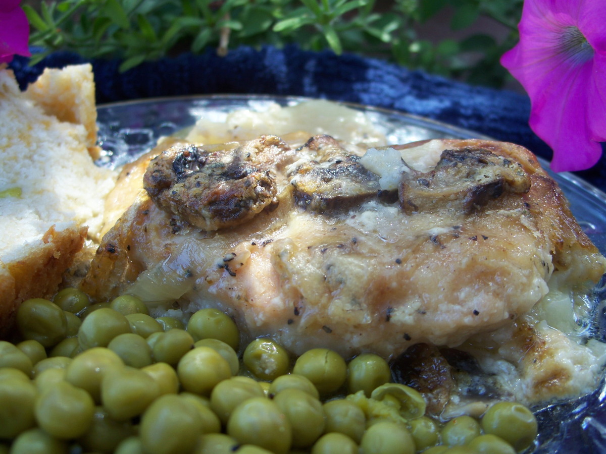 Pork Chops and Potatoes in Mushroom Sauce