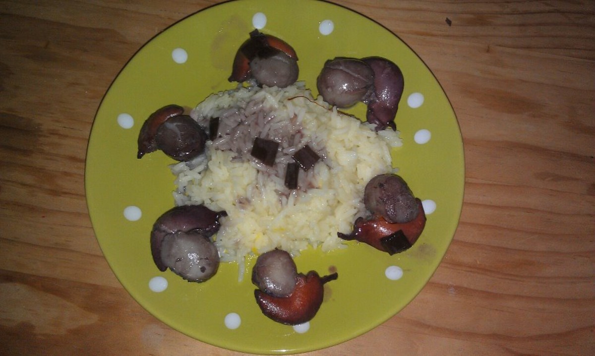 Tapas - Scallops in Saffron & Rioja Wine Sauce