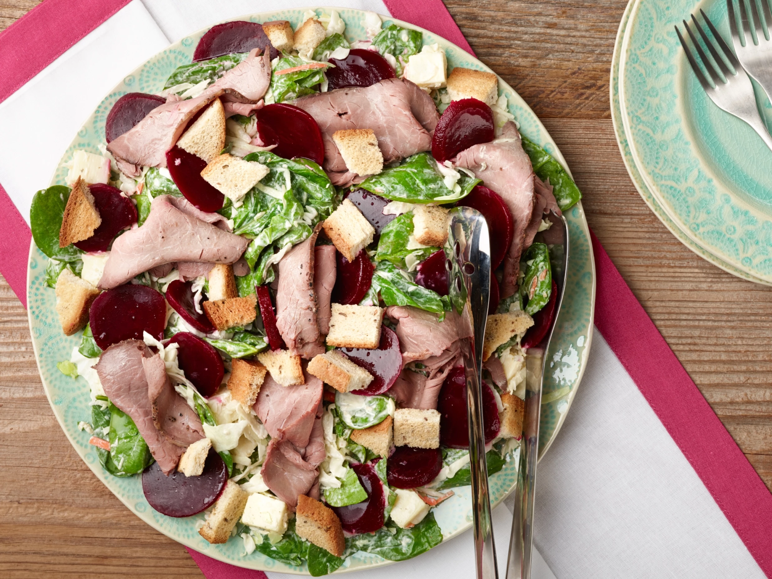 10-Minute Beef and Beetroot Salad with Horseradish Dressing