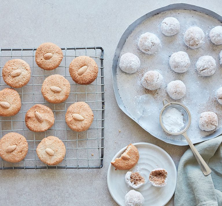 Chewy almond macaroon biscuits