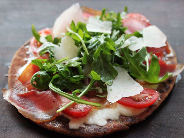 Flatbread Pizza with Prosciutto, Arugula and Mozzarella