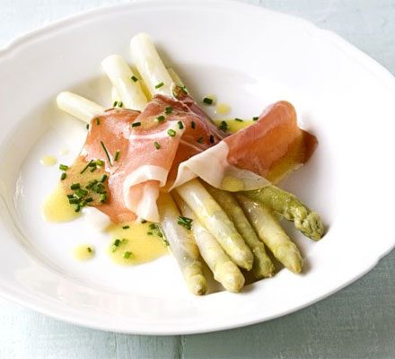 White asparagus with Serrano ham & chive dressing