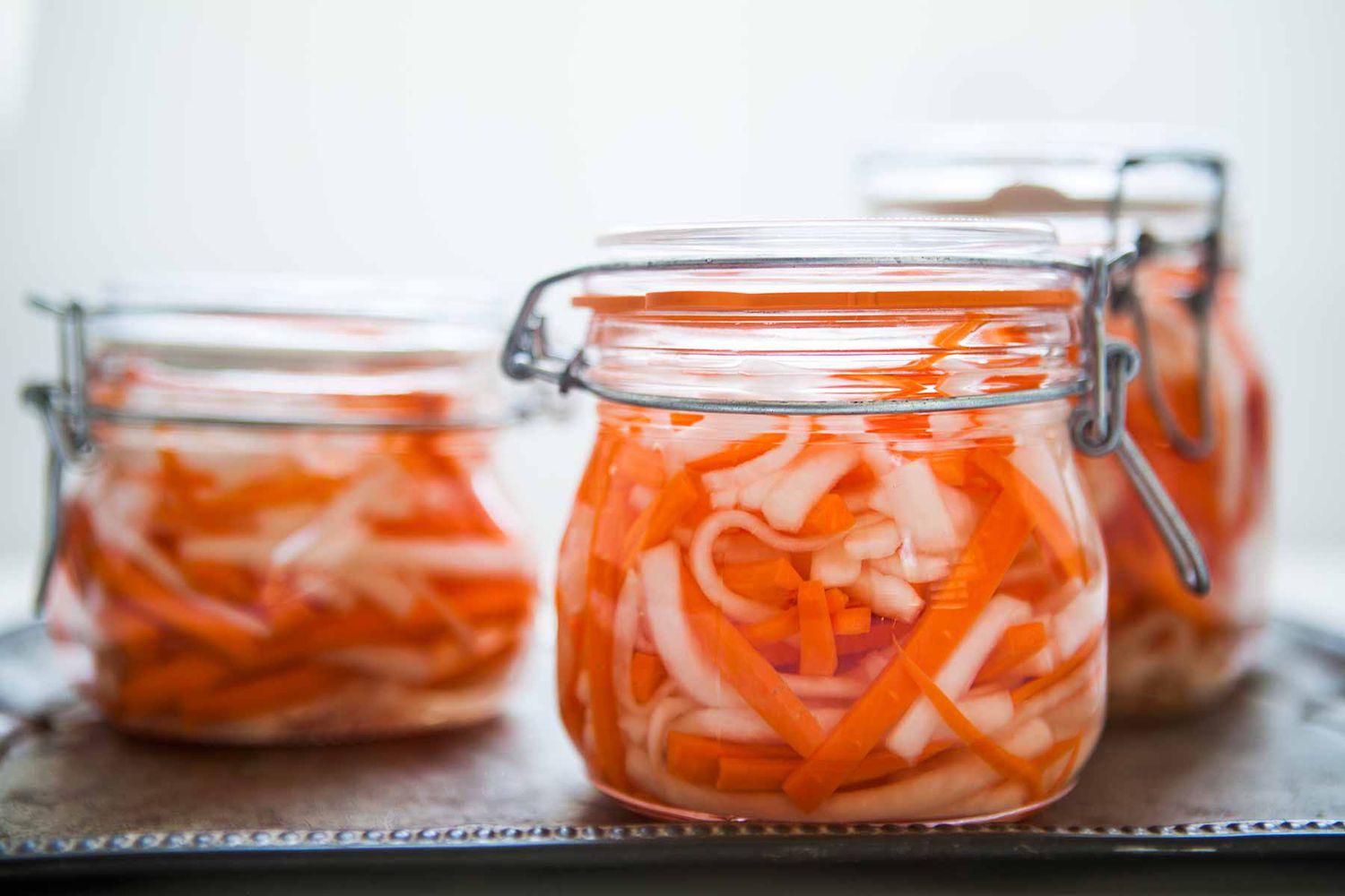 Vietnamese Pickled Carrots and Daikon (Do Chua)
