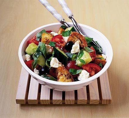 Crunchy feta & tomato salad