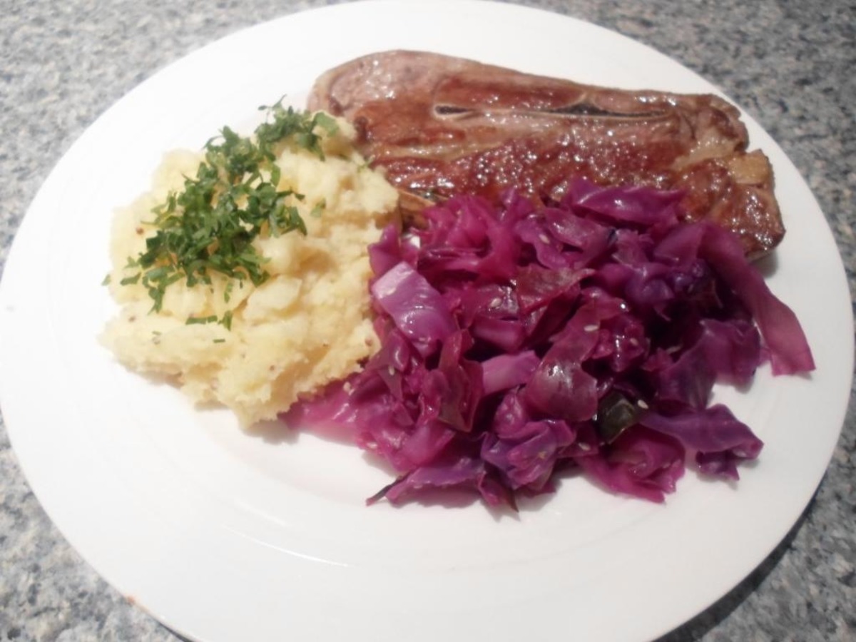 5-Minute Healthy Sautéed Red Cabbage