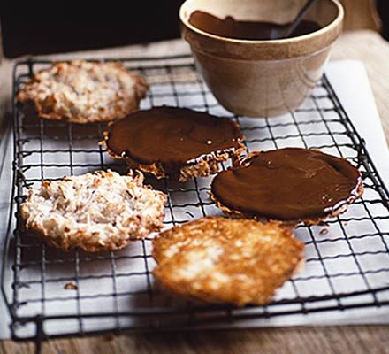 Chocolate macaroons