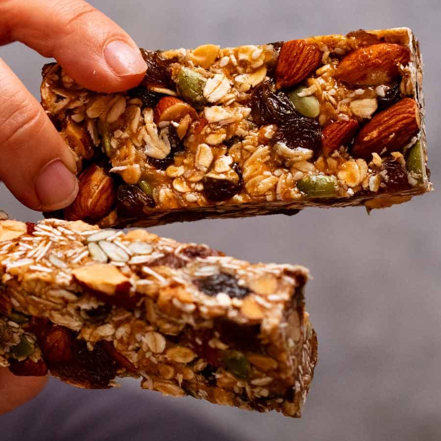 Chewy muesli bars (granola bars)